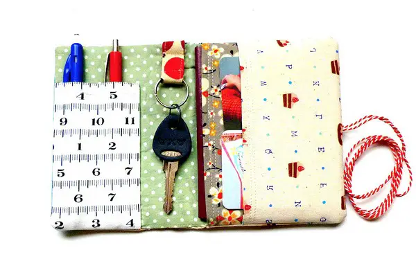 Keep your essentials altogether and easy to reach with this easy to make organizer wallet. The free pattern is a quick stitch and perfect for scraps.