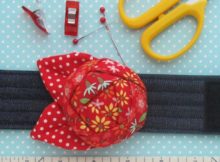 Keep your pins close with this fashionable & functional rose wristlet pincushion pattern.