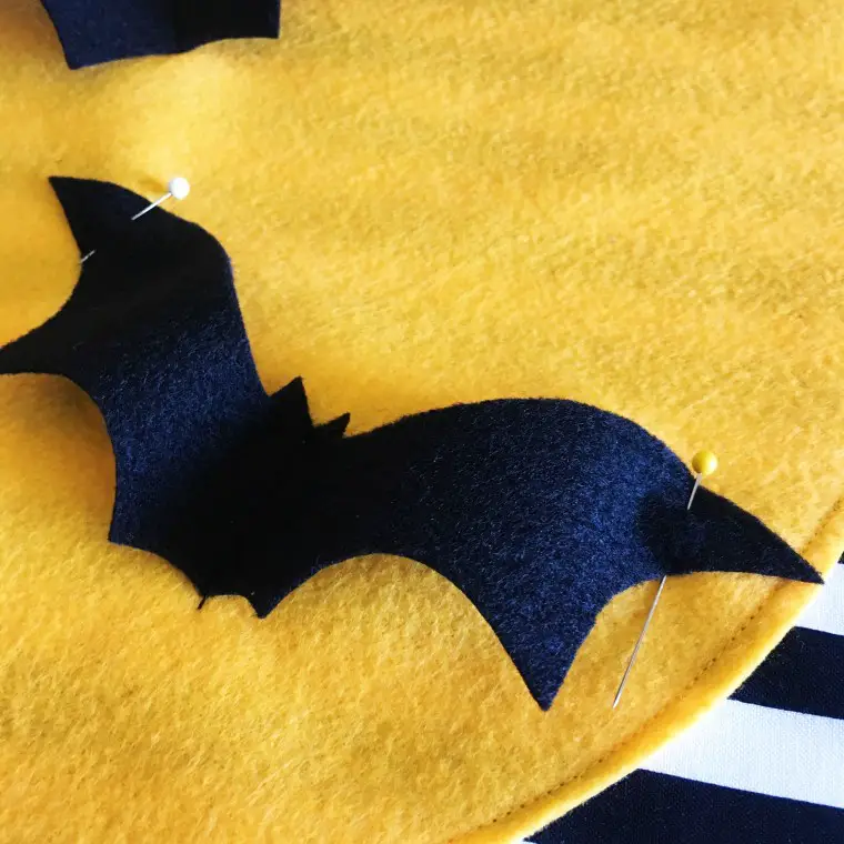 Felt bat applique pillow tutorial