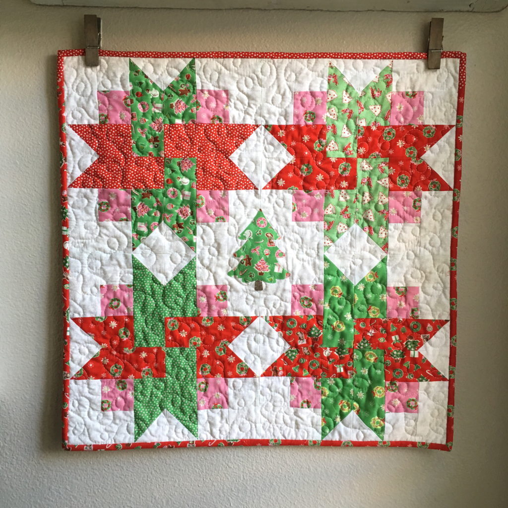 free holiday mini quilt sewing pattern