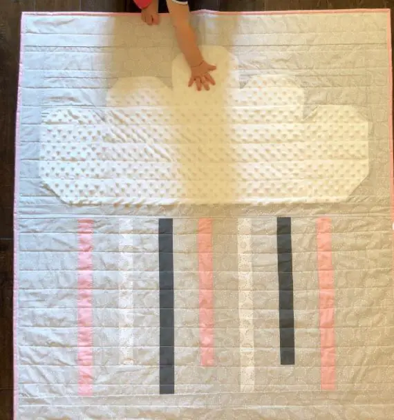 minky cloud quilt. Free pattern by Pen + Paper Patterns.